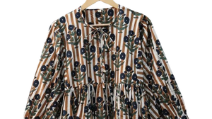 Vestido Midi 100% Algodón, Tejido Dulce, Ecológico, Estampado Floral Patchwork, Lavable, Manga Larga, Cuello Redondo con Cierre de Cordón - Product Image 3