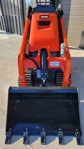 Chargeur compact sur chenilles Kubota SCL1000 2024 avec moteur diesel Kubota à double cylindre - Product Image 6