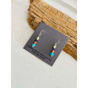 Pendientes Colgantes de Corraine Smith con Diseño de Cuentas de Plata de Ley de Múltiples Hilos - Product Image 4