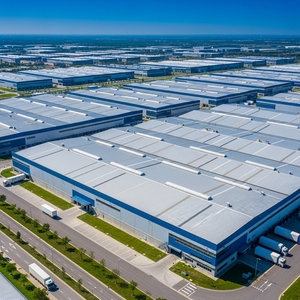 Edificio de taller de acero personalizado de alta resistencia con <span class=keywords><strong>puertas</strong></span> correderas anchas para taller de reparación de automóviles comercial - Product Image 2