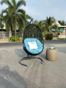 Chaise suspendue en rotin poly moderne PRSW-016 Design en osier rond avec housse de coussin résistante à l'eau - Product Image 2