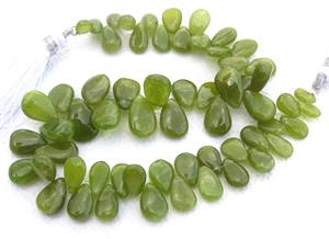 Cuentas de piedra preciosa vesuvianita verde natural, hilo de 8 pulgadas, cuentas facetadas en forma de pera de vesonita, cuentas lisas de 7-12.5 mm para uso en joyería. - Product Image 3