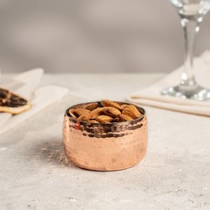 Bol de service en cuivre classique avec construction solide conçu pour durer longtemps et servir des repas lourds avec facilité - Product Image 1