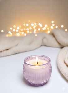 Bougie en verre design, bougie en cire de soja parfumée, verre coloré, forme unique de Matki, pot en verre disponible au prix de gros - Product Image 2