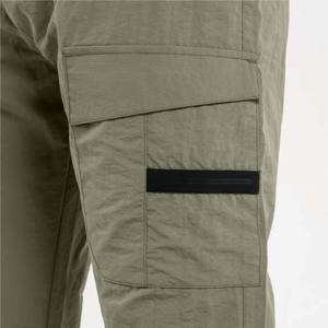 Pantalon cargo léger durable pour hommes avec design ample et poignets élastiques pour un style de vie actif - Product Image 6