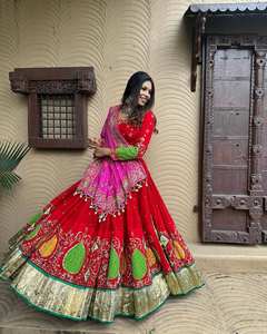 La mayoría de las tendencias Navratri Lehenga con hermoso trabajo de impresión digital y trabajo de espejo real pesado y trabajo de encaje de secuencia de Georgette Dupatta - Product Image 2