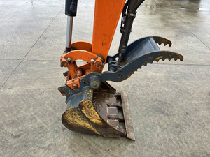Mini-excavatrice Hitachi ZX35U-5 d'occasion, moteur Yanmar 28,4 CV, 3,5 tonnes, excavatrice sur chenilles à oscillation zéro - Product Image 3