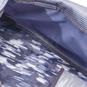 กระเป๋าเดินทางแบบดัฟเฟิลสั่งทำขายส่ง ดีไซน์แฟชั่น สีพื้น คุณภาพสูง ทนทาน น้ำหนักเบา ผลิตจากโพลีเอสเตอร์ ปิดด้วยซิป กันน้ำ - Product Image 4