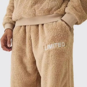 Conjunto de chándal para hombre Wellsoft ultrasuave OEM, ropa de descanso cálida y de felpa, informal, estilo Streetwear, tamaños personalizables, colores - Product Image 1