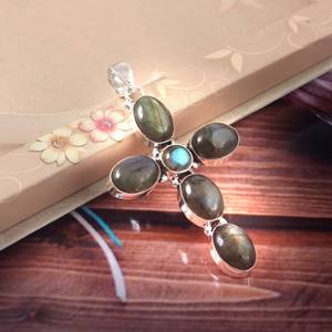 จี้แลบราโดไรต์สีฟ้าหรือหลายไฟใน925สเตอริงเงินสร้อยคออัญมณี unisex สำหรับสวมใส่ทุกวันหรือเป็นของขวัญพิเศษ - Product Image 1