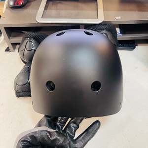 Set di Protezioni Sportive per Bambini da 2 a 7 Anni Include Casco e Protezioni per Ginocchia, Gomiti e Polsi - Product Image 4