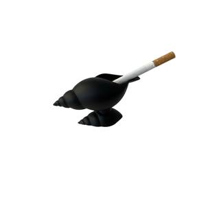 Cendrier créatif en forme de coquille noire, décoration d'intérieur, accessoire pour fumer, finition mate moderne, porte-cigarettes de table à bon prix - Product Image 1