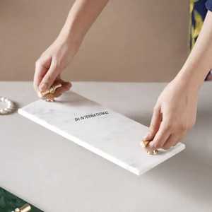 Plateau à fromage en marbre vert moderne personnalisé de qualité supérieure, durable, de qualité alimentaire, avec couteau en bois, décoration de Noël, de l'Aïd et du Ramadan - Product Image 5