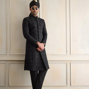 Sherwani DE BODA paquistaní autobordado negro clásico - Product Image 1