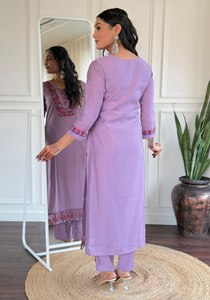 Salwar Kameez traditionnel indien cousu avec des broderies, tenue de fête pour femmes, ensemble indien - Product Image 5