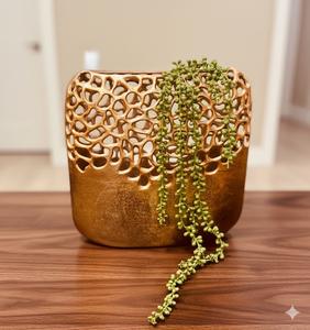 Vase à fleurs en aluminium coulé de qualité supérieure pour la décoration moderne du salon, offrant une construction solide et une finition artistique - Product Image 1