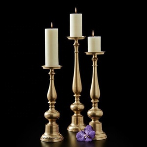 Bougeoir de pilier en métal de dernière conception en or fini pour la maison et les piliers de bougie décoratifs de table de Noël - Product Image 2
