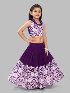 ชุดเลเฮนกาโชลีสีม่วงสำหรับเด็กผู้หญิง แบรนด์โชรยัม แฟชั่น ตกแต่งด้วยลายปักดอกไม้ คอระบาย แต่งสไตล์ชาติพันธุ์ เหมาะสำหรับงานปาร์ตี้ ความยาวระดับพื้น - Product Image 4