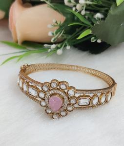 สร้อยข้อมือ polki ทองเหลืองแบบเปิดได้สำหรับผู้หญิงหรูหราระดับพรีเมียมเหมาะสำหรับงานปาร์ตี้สวมใส่สบายๆสร้อยข้อมือสวมใส่น้อยที่สุด - Product Image 3