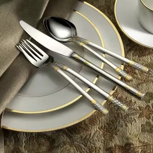 Juego de Cubiertos de Diseño Vintage de Alta Calidad, Juego de Tenedores y Cucharas de Acero Inoxidable con Acabado Espejo para Restaurante y Hotel, Acabado en Cobre - Product Image 6