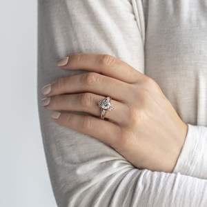 Rond Brilliant Cut Art Deco Moissanite Bagues de fiançailles et d'anniversaire pour un usage nuptial - Product Image 3