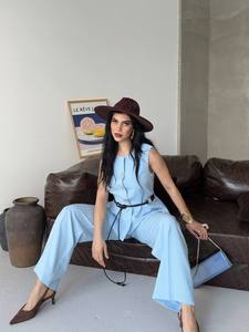 Ensemble tailleur femme bleu clair sans manches avec détail boutonné et pantalon large – Tenue élégante pour le printemps - Product Image 2