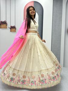 Fourniture directe d'usine Banarasi fantaisie soie Lehenga Choli Festival porter tenue de créateur de style Bollywood disponible à la vente - Product Image 4