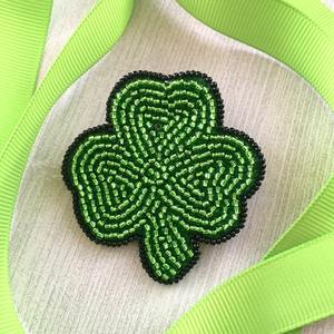 Ornement suspendu artisanal en forme de fleur, broderie perlée, symbole traditionnel pour mur, élégant accent brillant, exportations - Product Image 1