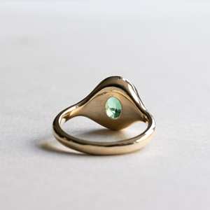 แหวนตราประทับแต่งงานทองคำแท้ 14K ประดับมรกตและเพชรสามเม็ด เครื่องประดับชั้นดี - Product Image 3