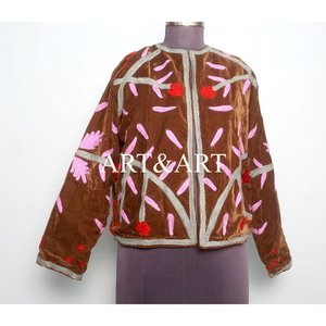 Veste kimono pour femme en velours de coton matelassé écologique, motif floral brodé Suzani, fabrication artisanale, douce et bohème - Product Image 1