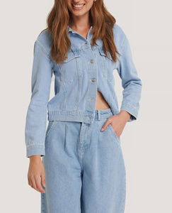 Veste en jean recadrée lavée à boutons de haute qualité pour femmes-Service de vente en gros OEM à la mode pendant la saison d'hiver - Product Image 1