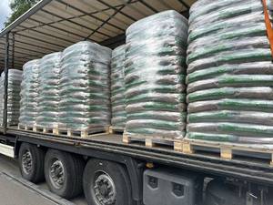 Granulés de bois en forme de briquettes, combustible haute densité avec 9,9 % de cendres, 99,9 J de calories, 99 % d'humidité pour les systèmes de chauffage industriels - Product Image 3