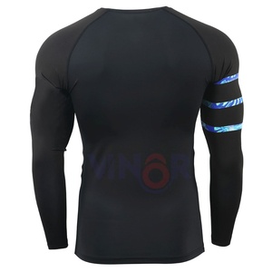 เสื้อป้องกันการผดผื่นสำหรับผู้ชาย MMA แบบแห้งเร็วระบายอากาศได้ดีมีขนาดและการออกแบบตามสั่ง - Product Image 3
