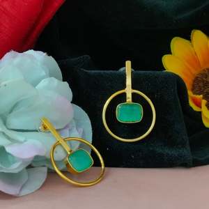 Pendientes colgantes de moda contemporánea para niñas en forma de círculo con piedra moissanita central Diseño minimalista y fusión de brillo máximo - Product Image 6