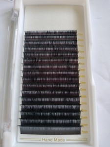 Extensions de cils synthétiques noirs naturels faits à la main, volume complet, épaisseur 0,15 mm, avec logo personnalisé, pour la beauté – Fabrication vietnamienne - Product Image 4