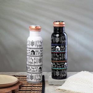 Bouteilles en cuivre martelées avec des motifs anciens et parfaites pour les amateurs de yoga et l'hydratation des personnes soucieuses de leur santé - Product Image 2