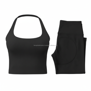 Ensemble de sport côtelé sans couture 5 pièces pour femme, personnalisé OEM, avec haut asymétrique, taille haute et résistant aux squats, idéal pour le yoga et l'entraînement. - Product Image 6