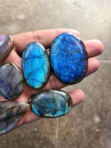 Labradorite naturelle bleu feu mix forme de pierre précieuse pour la fabrication de bijoux cabochon spectrolite arc-en-ciel noir - Product Image 3