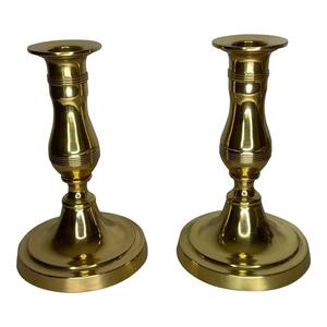 Bougeoir en aluminium de style vintage avec détails ornés pour une ambiance romantique de Noël et un décor d'événement festif - Product Image 5