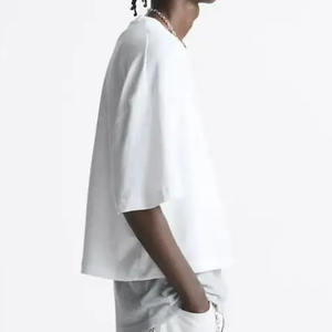 Vente en gros de t-shirts 100% coton pour hommes avec logo personnalisable sur la taille Boxy Fit Heavy Weight 240G Letter Pattern Design Modèle 'Ins' - Product Image 3