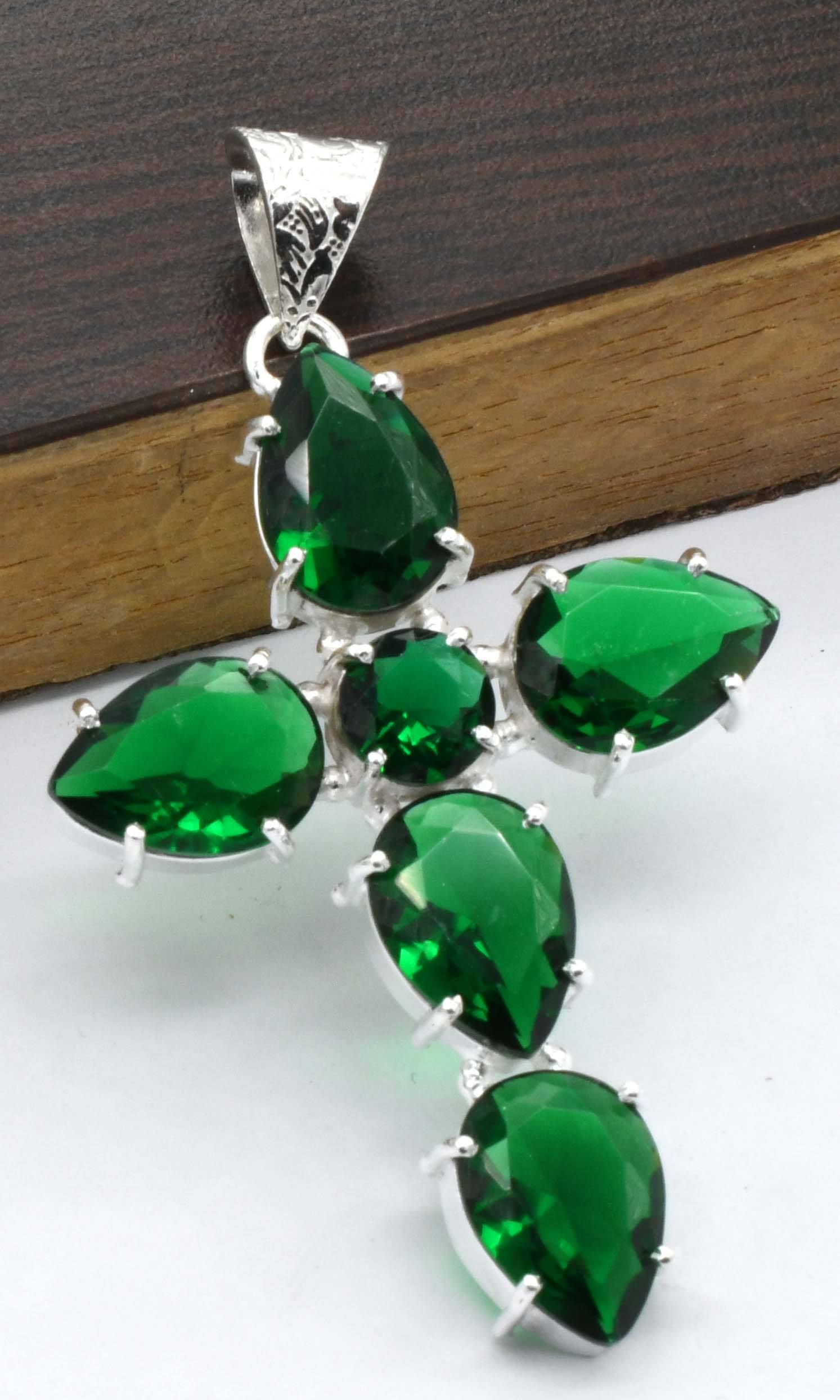 สีเขียว