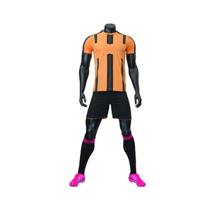 Ensemble de vêtements de football pour adultes avec impression personnalisée, dernières tendances, respirant, séchage rapide, 100% polyester, uniforme de football personnalisé pour équipe - Product Image 2