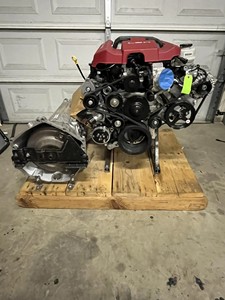 Motor V8 Supercargado LSA de 6.2 Litros de Chevrolet con Conjunto de Transmisión 6L90E para Conversiones de Autos Deportivos Personalizados - Product Image 2