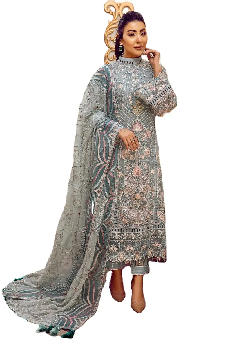 고품질 파키스탄 및 인도 드레스. 멋진 의상, 아름다운 자수, 이벤트에 적합합니다.