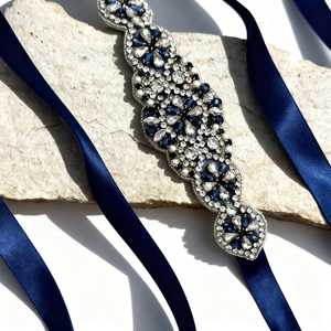 Cinturón de Novia Bridella BS94ML Azul Marino con Detalles de Pedrería, Ajustable para Bodas y Eventos Formales - Product Image 3