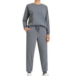 ชุดเสื้อผ้าผู้หญิงสำหรับฤดูใบไม้ร่วงปี 2026 ชุดเซ็ต 2 ชิ้น เสื้อฮู้ดดี้และกางเกงจ็อกเกอร์สำหรับผู้หญิงไซส์พลัส ชุดวอร์มพร้อมโลโก้สั่งทำ - Product Image 1