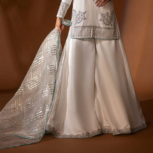 Nuevo Conjunto Sharara de Moda con Dupatta y Bordado Pesado con Lentejuelas, Traje Gharara para Fiesta a Precio de Mayoreo - Product Image 3
