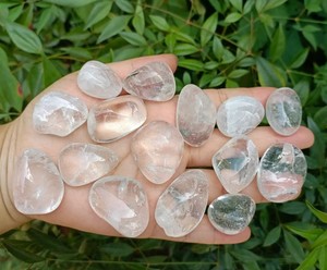 Piedras preciosas caídas de cuarzo transparente natural al por mayor, artesanías de piedras semipreciosas de alta calidad para decoración y venta del hogar - Product Image 2