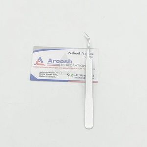Pince à épiler J-Curve en acier inoxydable de haute qualité Extension de cils à paillettes argentées Produit de beauté durable en gros - Product Image 1