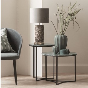 Ensemble de 2 tables d'appoint en fer modernes de qualité supérieure avec dessus en marbre pour le salon et la décoration. - Product Image 1